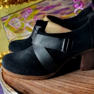 Clarks collection black suede leather strap whimsy goth boho zippered heels